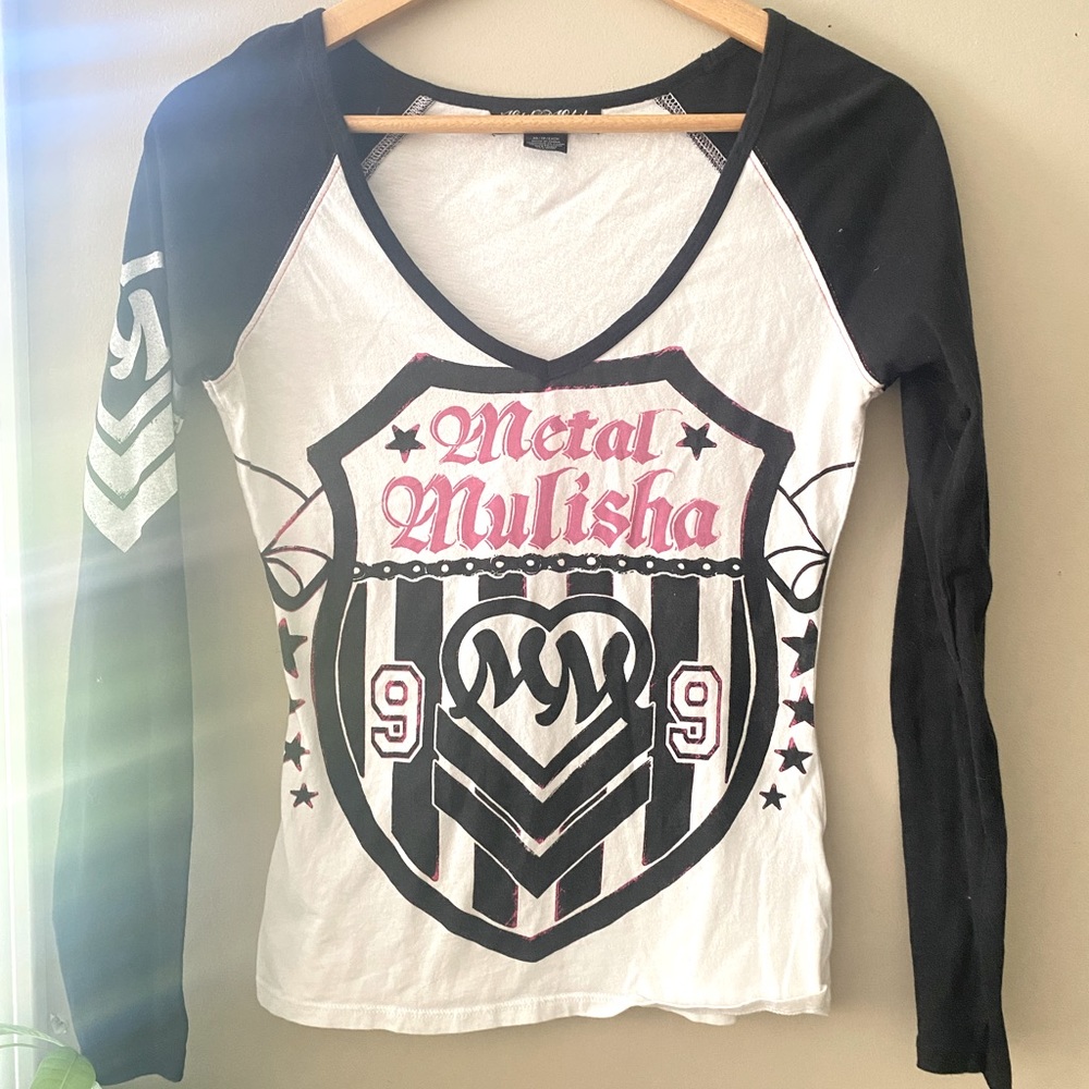 METAL MULISHA | white with black sleeves and pink logo
